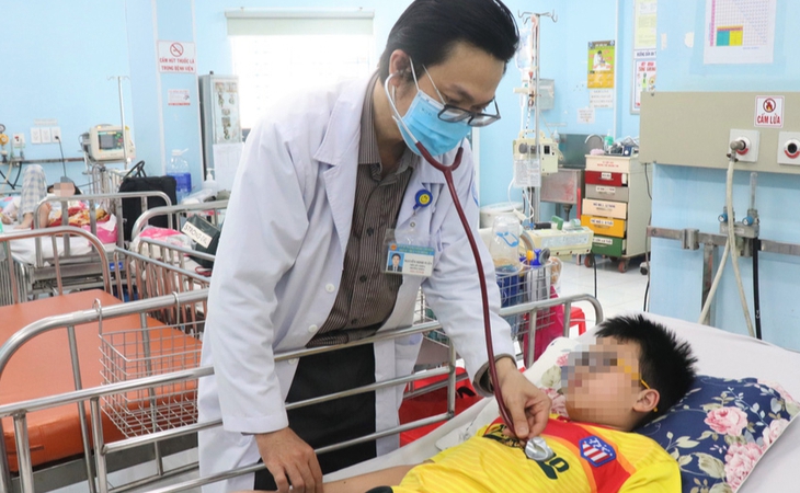 Hơn 281.000 ca mắc, 110 ca tử vong do sốt xuất huyết: Chuyên gia chỉ 3 sai lầm thường gặp khiến bệnh nặng - Ảnh 1. Hơn 281.000 ca mắc, 110 ca tử vong do sốt xuất huyết: Chuyên gia chỉ 3 sai lầm thường gặp khiến bệnh nặng - Ảnh 1.