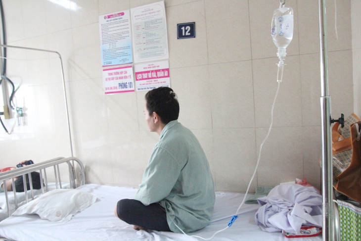 Chảy máu mũi ồ ạt sau khi sốt cao nhiều ngày - Ảnh 1.