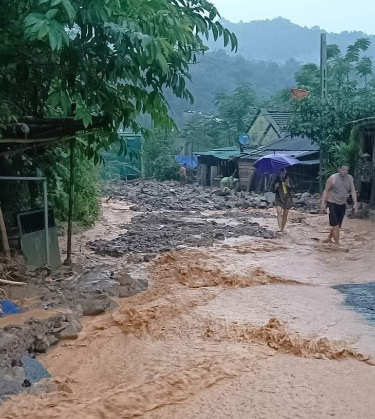 Nghệ An: Tan hoang bản làng sau lũ dữ - Ảnh 8.