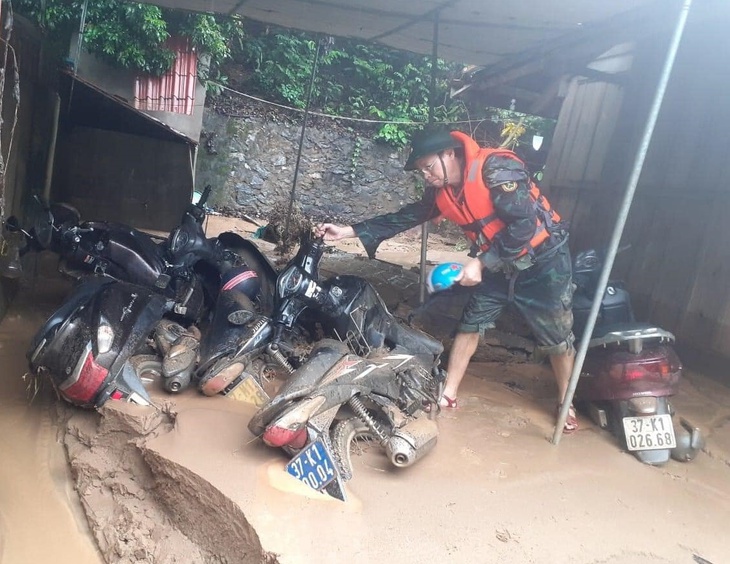 Nghệ An: Tan hoang bản làng sau lũ dữ - Ảnh 11.