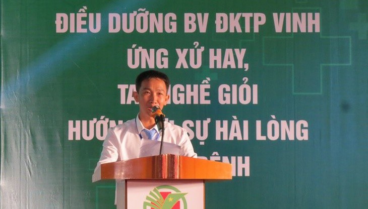 Sôi nổi Hội thi điều dưỡng, hộ sinh, kỹ thuật viên, dược sĩ toàn năng tại Bệnh viện Đa khoa TP Vinh - Ảnh 1.