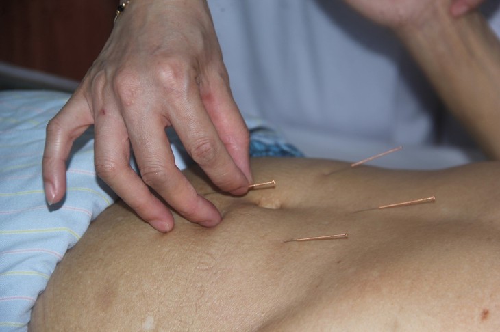 Bệnh viện YHCT Nghệ An đẩy mạnh ứng dụng nghiên cứu khoa học, nâng cao chất lượng khám chữa bệnh - Ảnh 4. Bệnh viện YHCT Nghệ An đẩy mạnh ứng dụng nghiên cứu khoa học, nâng cao chất lượng khám chữa bệnh - Ảnh 4.