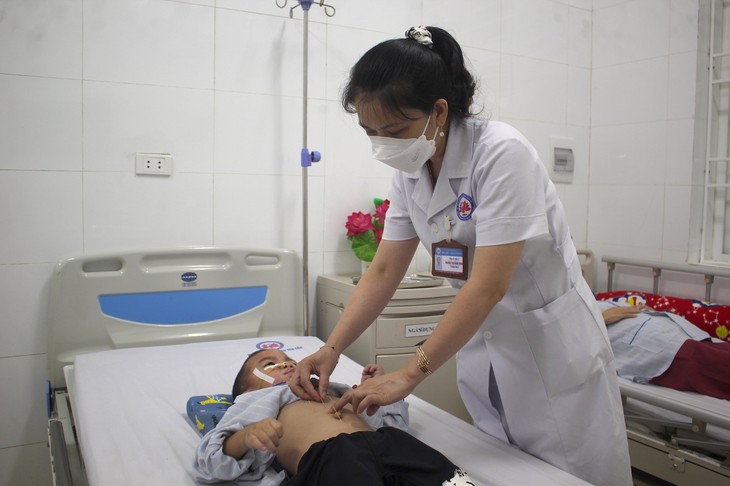 Bệnh viện YHCT Nghệ An đẩy mạnh ứng dụng nghiên cứu khoa học, nâng cao chất lượng khám chữa bệnh - Ảnh 5. Bệnh viện YHCT Nghệ An đẩy mạnh ứng dụng nghiên cứu khoa học, nâng cao chất lượng khám chữa bệnh - Ảnh 5.