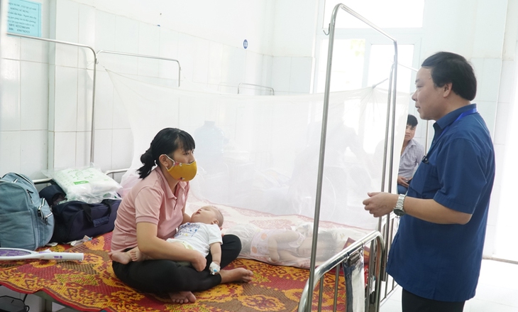 Chị em chọn đi hiến máu cứu người để ngày 20/10 thêm ý nghĩa - Ảnh 1.