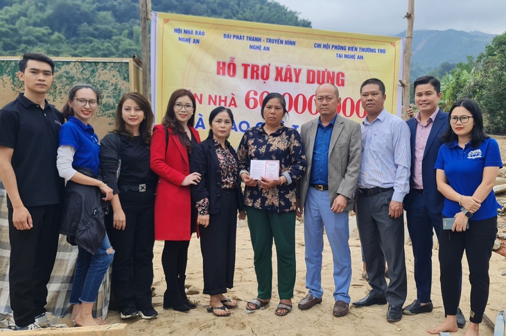 Hội Nhà báo Nghệ An: Trao gần 90 triệu đồng hỗ trợ vùng lũ Kỳ Sơn - Ảnh 1. Hội Nhà báo Nghệ An: Trao gần 90 triệu đồng hỗ trợ vùng lũ Kỳ Sơn - Ảnh 1.
