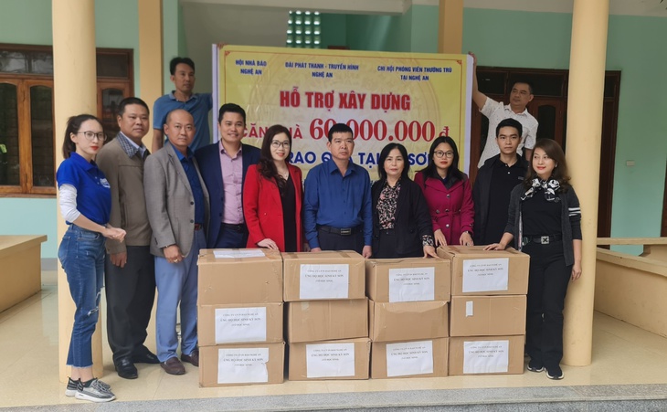 Hội Nhà báo Nghệ An: Trao gần 90 triệu đồng hỗ trợ vùng lũ Kỳ Sơn - Ảnh 3. Hội Nhà báo Nghệ An: Trao gần 90 triệu đồng hỗ trợ vùng lũ Kỳ Sơn - Ảnh 3.