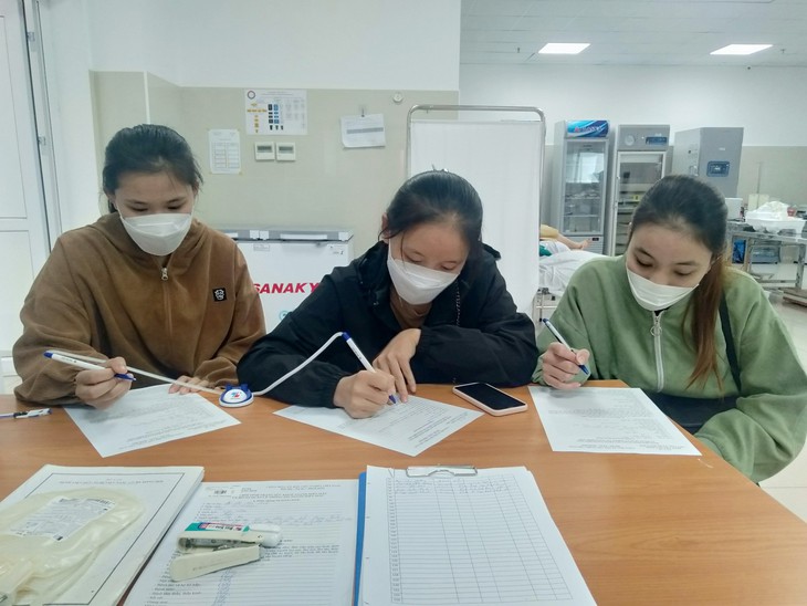 Chị em chọn đi hiến máu cứu người để ngày 20/10 thêm ý nghĩa - Ảnh 3.