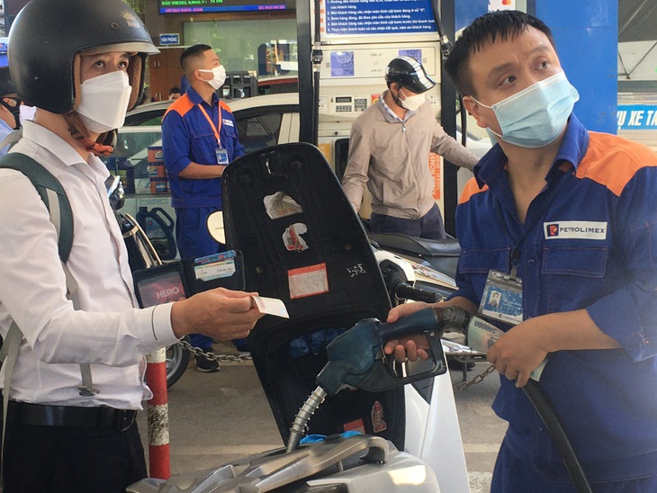 Giá xăng dầu tiếp tục tăng nhẹ - Ảnh 2. Giá xăng dầu tiếp tục tăng nhẹ - Ảnh 2.