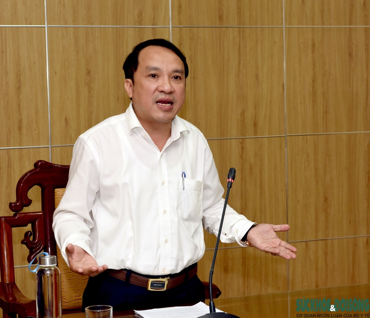 Cần đảm bảo tốt công tác đào tạo, cải thiên môi trường làm việc cho cán bộ y tế - Ảnh 1.