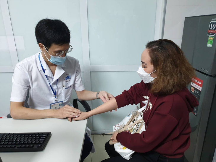 Cách hạn chế viêm da mùa lạnh - Ảnh 1.