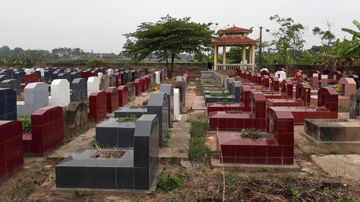 Khởi tố vụ án đào trộm mộ để tống tiền người nhà 300 triệu đồng - Ảnh 1.