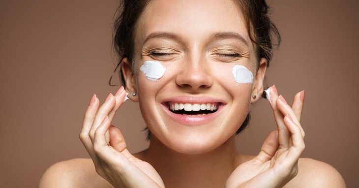 5 mẹo chăm sóc da vào thời tiết thu đông - Ảnh 1.