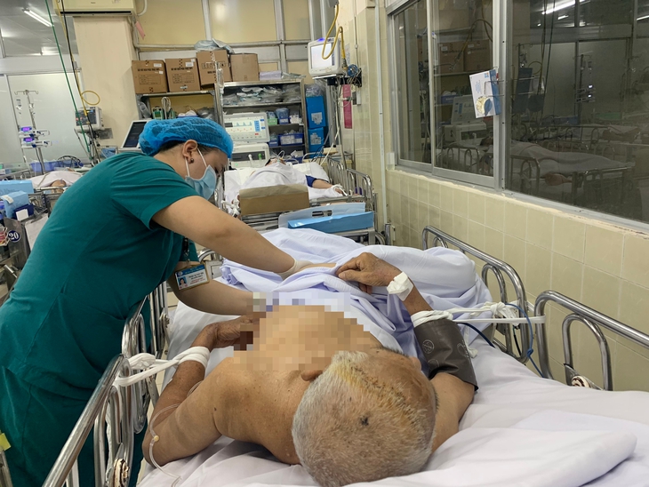 Tâm sự của các điều dưỡng: Áp lực nhiều, hy sinh lớn - Ảnh 4.