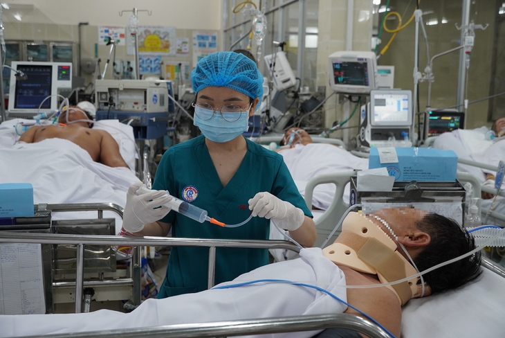 Tâm sự của các điều dưỡng: Áp lực nhiều, hy sinh lớn - Ảnh 1.