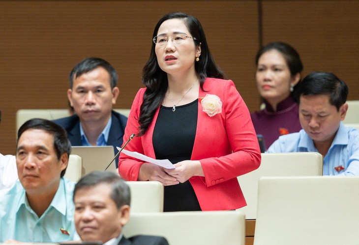 ĐBQH Nguyễn Thị Thủy: ‘Các Bác sĩ phải khám đến vài trăm người bệnh mỗi ngày, áp lực rất lớn’ - Ảnh 3.