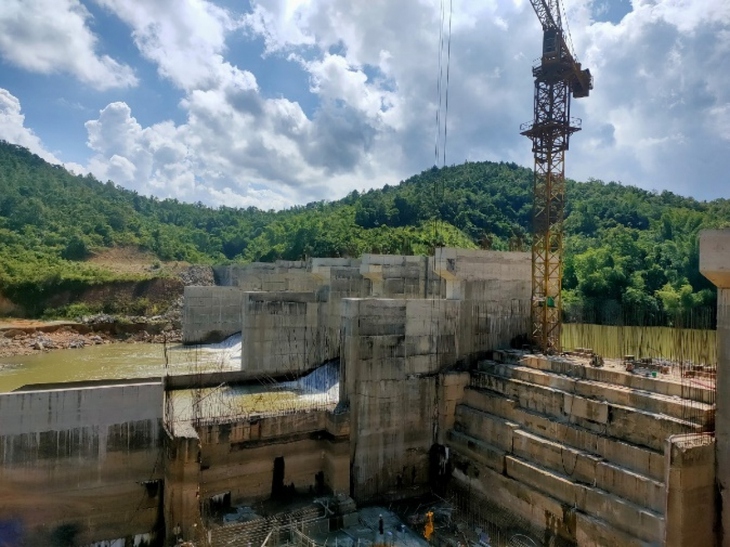 Sập giàn giáo công trình thủy điện, 3 người rơi xuống sông Kỳ Cùng - Ảnh 2. Sập giàn giáo công trình thủy điện, 3 người rơi xuống sông Kỳ Cùng - Ảnh 2.