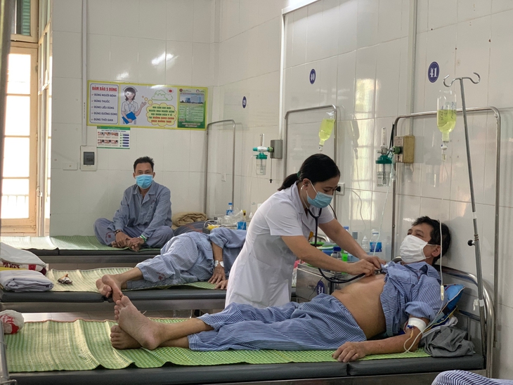 Gia tăng ca bệnh cúm, viêm đường hô hấp, nhiều người tự chữa trị khiến bệnh chữa mãi không khỏi - Ảnh 1. Gia tăng ca bệnh cúm, viêm đường hô hấp, nhiều người tự chữa trị khiến bệnh chữa mãi không khỏi - Ảnh 1.