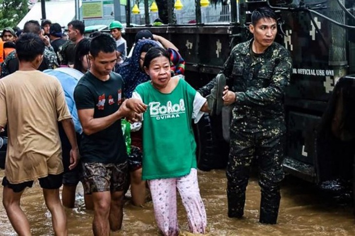 Philippines: Hon 70 nguoi da thiet mang do bao nhiet doi Nalgae hinh anh 1