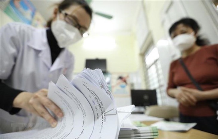 Chính phủ đã thực hiện đồng bộ các giải pháp khắc phục tình trạng công, viên chức nghỉ việc - Ảnh 2. Chính phủ đã thực hiện đồng bộ các giải pháp khắc phục tình trạng công, viên chức nghỉ việc - Ảnh 2.