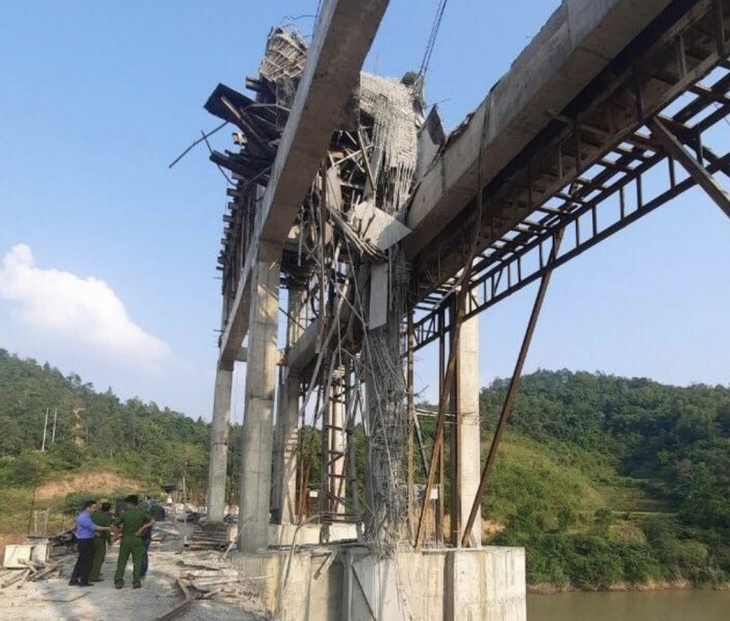 Tìm thấy người thứ 3 rơi xuống sông Kỳ Cùng trong vụ sập giàn giáo công trình thủy điện - Ảnh 2.
