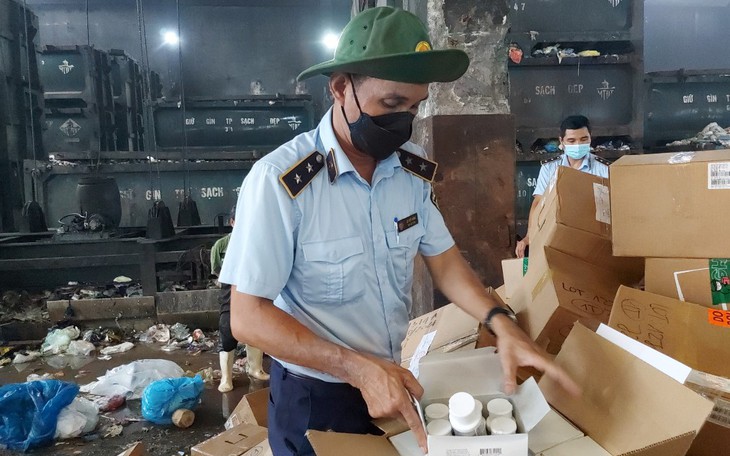 Tiêu hủy lô mỹ phẩm nhập lậu và thuốc phòng bệnh không rõ nguồn gốc trị giá trên 18 tỷ đồng