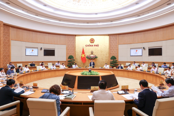 Thủ tướng: 'Triển khai đồng bộ, hiệu quả các giải pháp phòng, chống dịch COVID-19 và các dịch bệnh khác' - Ảnh 3.