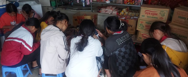 Vơi đi những lời ru buồn... - Ảnh 2. Vơi đi những lời ru buồn... - Ảnh 2.