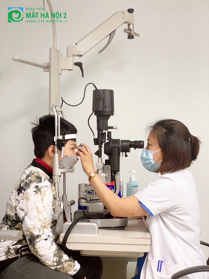 Tại sao chúng ta lại mắc tật khúc xạ? - Ảnh 1.