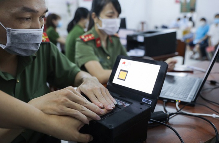 Hà Nội triển khai lắp các điểm rút tiền bằng căn cước công dân gắn chíp - Ảnh 1.