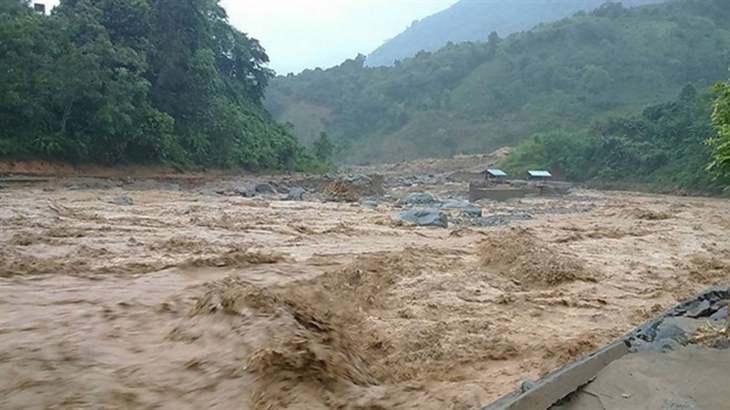 Khoanh vùng nơi dễ xảy ra lũ quét, sạt lở đất - Ảnh 2.
