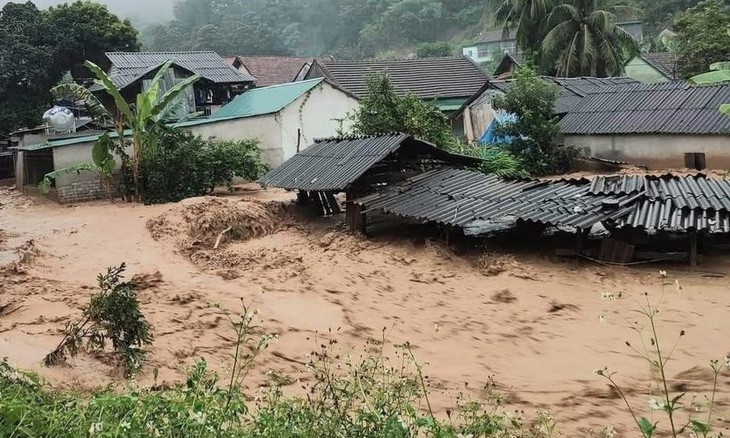 Mưa dông từ Bắc vào Nam, Nghệ An đến Quảng Trị mưa lớn kéo dài - Ảnh 4. Mưa dông từ Bắc vào Nam, Nghệ An đến Quảng Trị mưa lớn kéo dài - Ảnh 4.