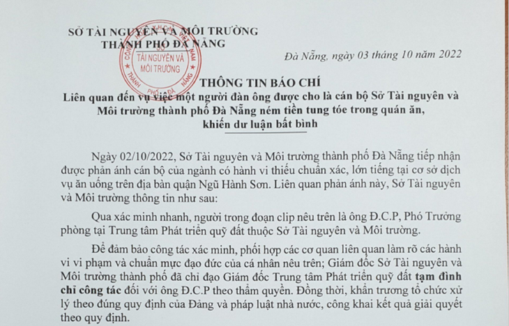 Đình chỉ công tác Phó phòng Sở TN&MT Đà Nẵng "ném tiền lẻ tung tóe trong quán ăn" - Ảnh 1. Đình chỉ công tác Phó phòng Sở TN&MT Đà Nẵng "ném tiền lẻ tung tóe trong quán ăn" - Ảnh 1.