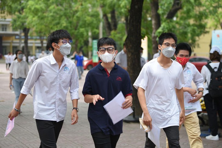 Bộ GDĐT yêu cầu không đào tạo từ xa đối với ngành sức khỏe và giáo viên - Ảnh 2.