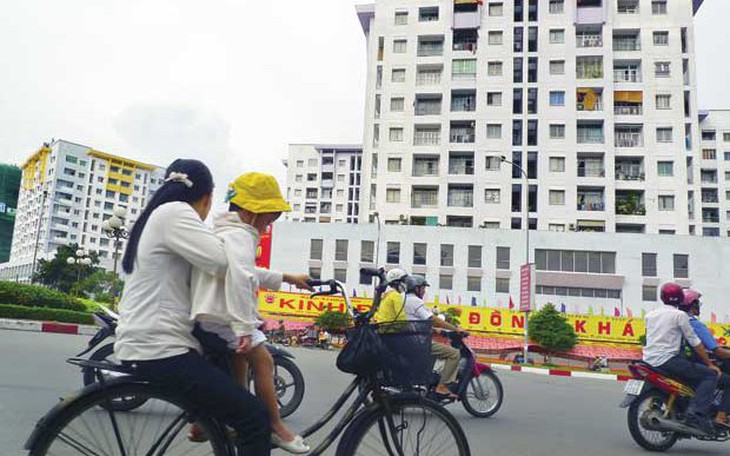 Giá bất động sản, đặc biệt là nhà ở, đất ở liên tục tăng cao hơn so với thu nhập của người dân