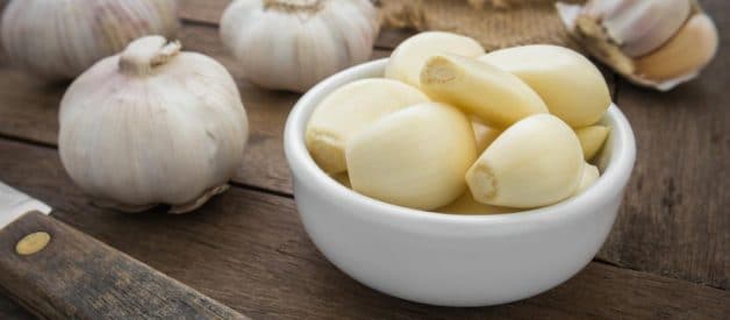 Cảnh giác hậu quả khi ăn quá nhiều tỏi - Ảnh 2.