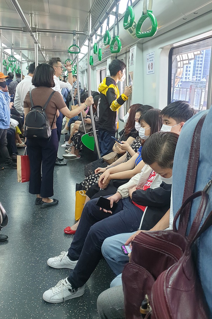 Tàu điện Cát Linh - Hà Đông ra sao sau 1 năm đi vào khai thác? - Ảnh 7.