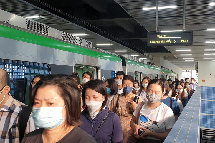 Tàu điện Cát Linh - Hà Đông ra sao sau 1 năm đi vào khai thác? - Ảnh 10.