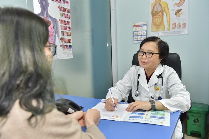Khám sức khỏe định kỳ giúp phát hiện sớm nguy cơ ung thư tiêu hóa - Ảnh 3.