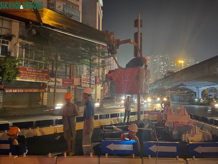 Công nhân xuyên đêm hoàn thành hầm chui Lê Văn Lương, sẵn sàng thông xe ngày 5/10 - Ảnh 6.