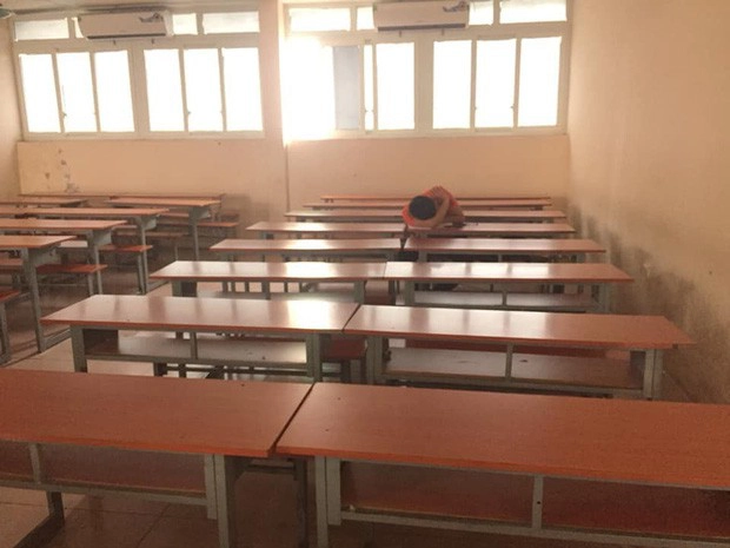 Nam sinh ngủ quên trong phòng đã được học đại học - Ảnh 3. Nam sinh ngủ quên trong phòng đã được học đại học - Ảnh 3.