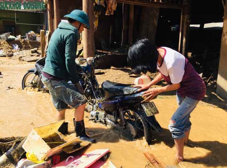 Gắng sức vượt qua lũ dữ - Ảnh 4.