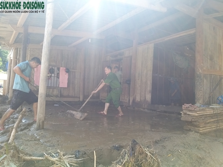 Gắng sức vượt qua lũ dữ - Ảnh 12.