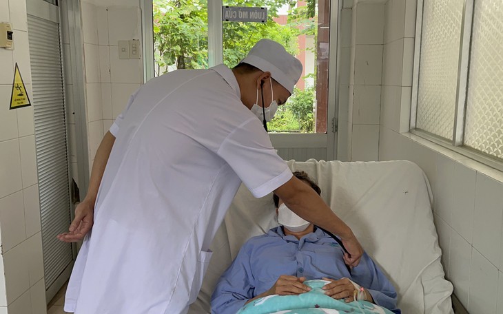 Một phụ nữ mắc sốt xuất huyết biến chứng rất hiếm gặp