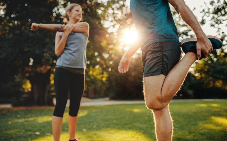 6 giải pháp ngăn ngừa viêm khớp dạng thấp tái phát khi chuyển mùa - Ảnh 2.