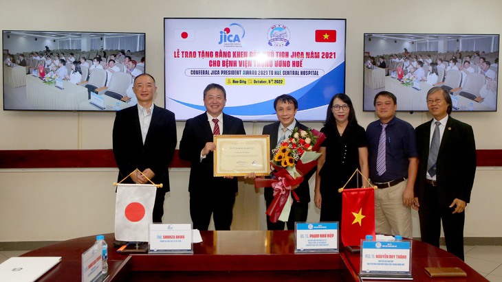 Bệnh viện Trung ương Huế nhận phần thưởng cao quý của tổ chức JICA  - Ảnh 1.