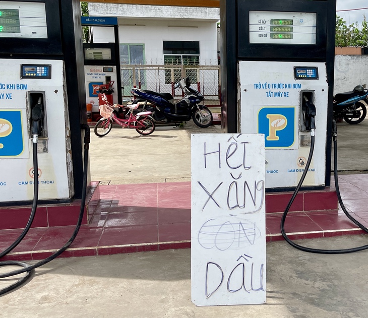 Vì sao hàng chục doanh nghiệp xăng dầu tại các tỉnh miền Tây xin tạm ngừng kinh doanh? - Ảnh 1. Vì sao hàng chục doanh nghiệp xăng dầu tại các tỉnh miền Tây xin tạm ngừng kinh doanh? - Ảnh 1.