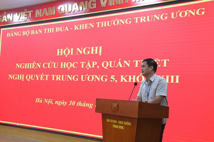 Đồng chí Phạm Huy Giang, Bí thư Đảng ủy, Trưởng ban Ban Thi đua - Khen thưởng Trung ương phát biểu tại Hội nghị Đồng chí Phạm Huy Giang, Bí thư Đảng ủy, Trưởng ban Ban Thi đua - Khen thưởng Trung ương phát biểu tại Hội nghị