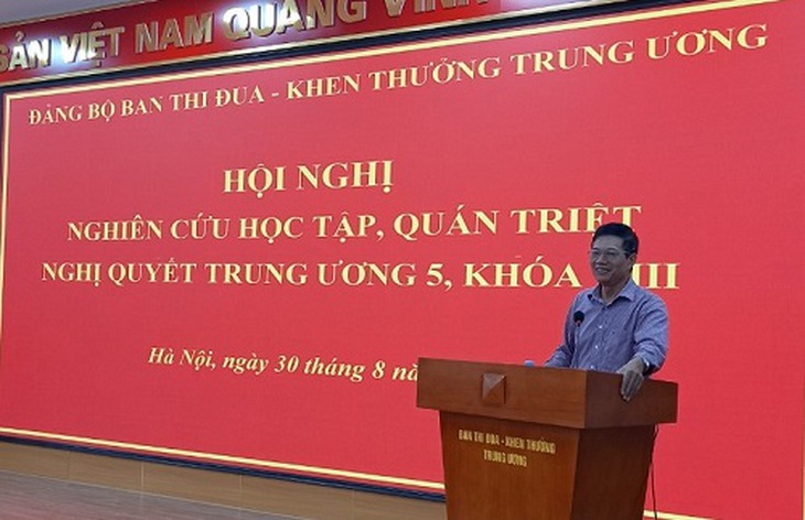 Báo cáo viên Lê Văn Thái, nguyên Ủy viên Ban Thường vụ, Trưởng ban Tổ chức Đảng ủy Khối các cơ quan Trung ương trình bày tại Hội nghị Báo cáo viên Lê Văn Thái, nguyên Ủy viên Ban Thường vụ, Trưởng ban Tổ chức Đảng ủy Khối các cơ quan Trung ương trình bày tại Hội nghị