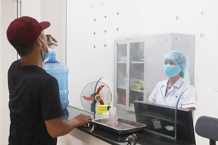Phát thuốc thay thế Methadone nhiều ngày  giúp người bệnh giảm thời gian đi lại, duy trì điều trị lâu dài   - Ảnh 2.