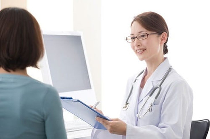 Để điều trị tận gốc bệnh nấm vùng kín, bác sĩ sẽ thăm khám, kiểm tra âm đạo, cố tử cung, xét nghiệm dịch tiết âm đạo…